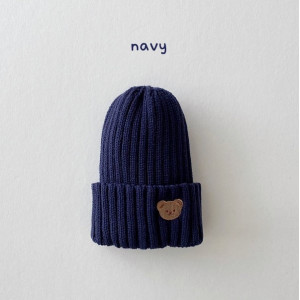 Шапка з ведмедиком темно-синя 10291